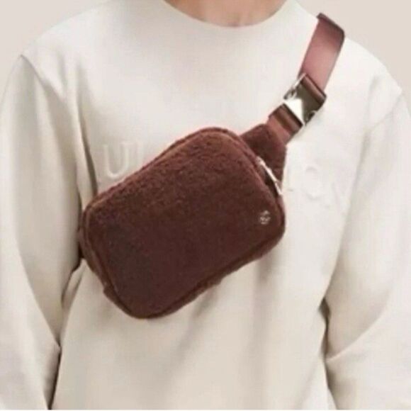Lululemon Athletica Everywhere Belt Bag Large Fleece In Brown & Gold LU9BDUS - Picture 4 of 16